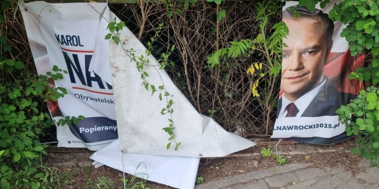 Wzmożona fala agresji. Materiały wyborcze Karola Nawrockiego masowo niszczone przed II turą wyborów
