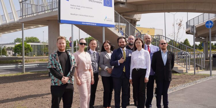 Jest nowa kładka nad Struga, ale otworzyli ją… autorzy pomysłu!