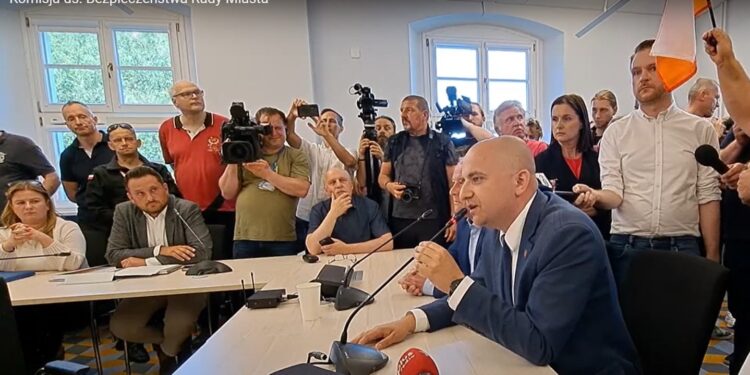 Awantura na komisji w Urzędzie Miasta! Rządzący zakpili z mieszkańców!