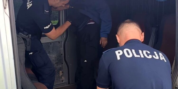Policja w Szczecinie zatrzymała przemyt imigrantów.