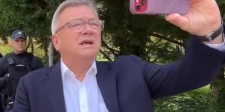 Tusk rozdaje, poseł Łącki korzysta! Pół miliona z KPO!