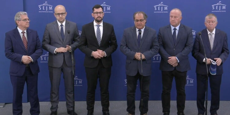 Alarm w Gryfinie: Elektrownia Dolna Odra przed likwidacją. Posłowie biją na alarm.