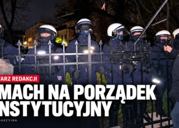 Grafika redakcyjna: policyjny kordon i hasło o zamachu na porządek konstytucyjny